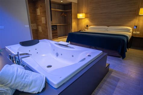 Hoteles con jacuzzi en la Habitacion en Orense